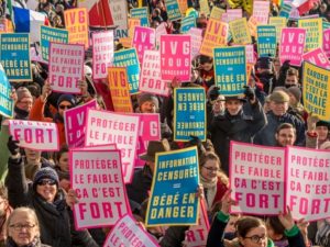 Marche pour la vie: les anti-IVG défilent à Paris